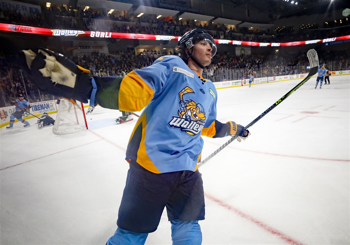 Green Bay Gamblers welcome fans inside for first game during