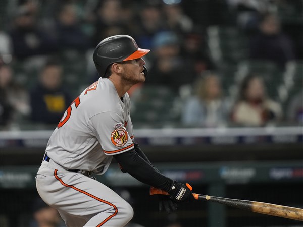 Orioles score five in the seventh, come back to beat Tigers 7-4