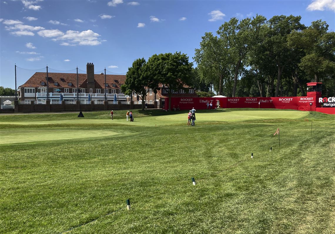 Controversial Open Championship hole claims first victim: the leader