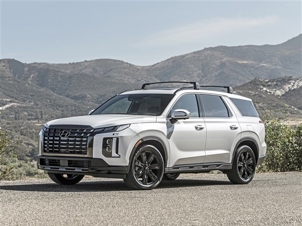 Behind the Wheel: Honda Pilot vs. Hyundai Palisade  The Blade