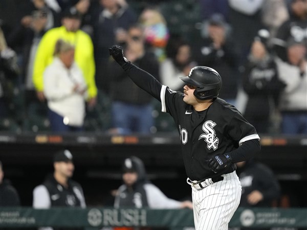 Chicago White Sox relief pitcher Aaron Bummer delivers during the