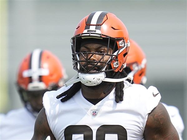 Za'Darius Smith excited to have 'hand in the dirt' with Browns, paired up  front with Myles Garrett