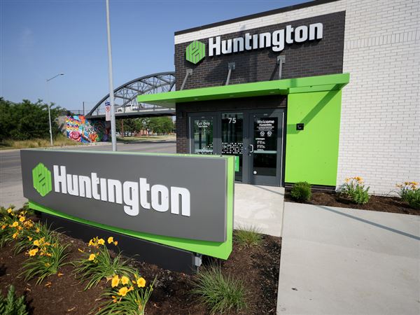 Huntington Bank opens new branch in East Toledo