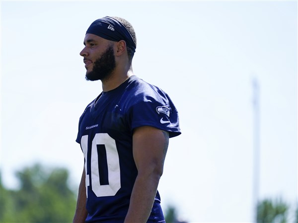 Seahawks running back group takes another hit as rookie Kenny McIntosh  sprains knee