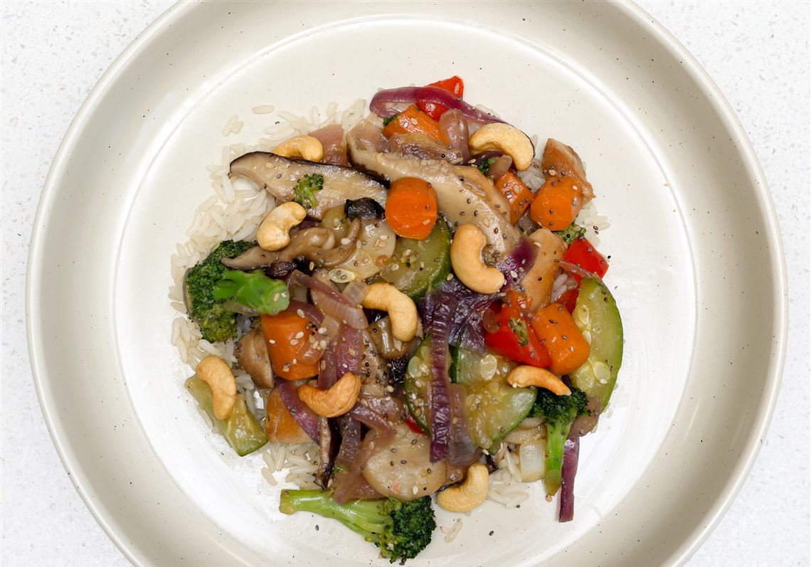 Easy Chicken Stir Fry (30 minute meal!) - Chef Savvy