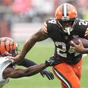 Deshaun Watson leads the Browns to a pair of TDs in a 33-32