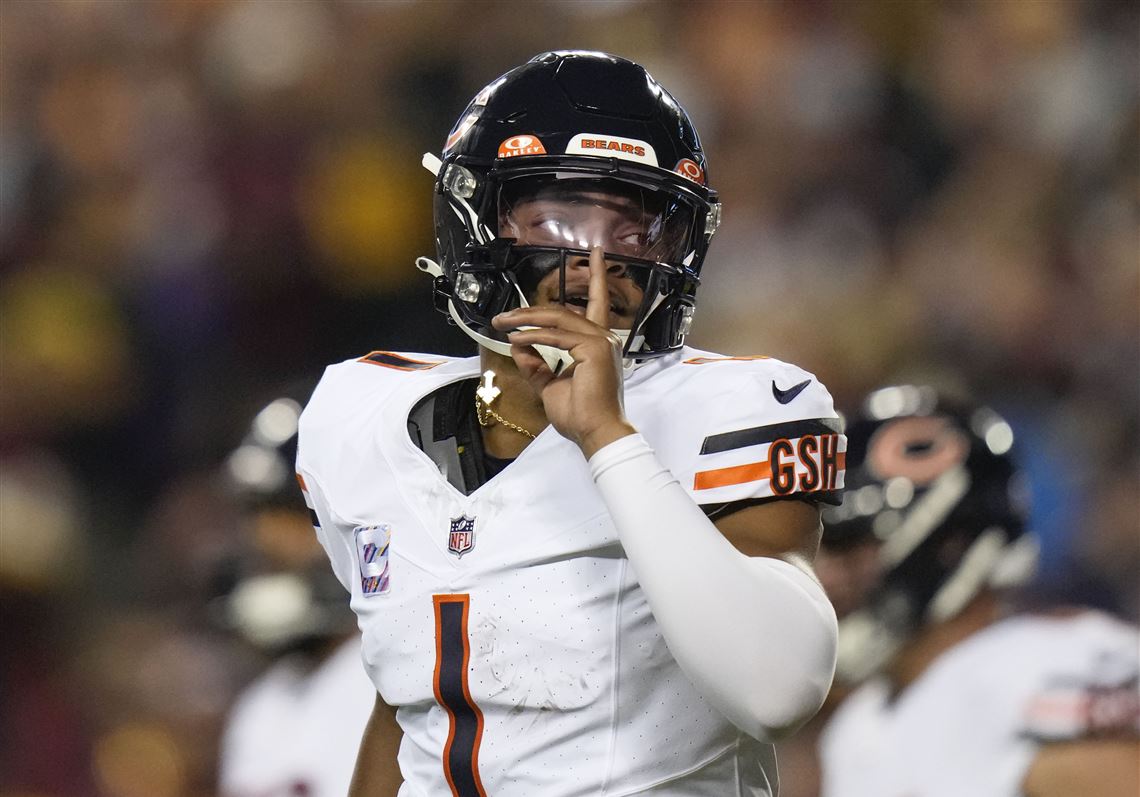 Chicago Bears QB Justin Fields begins big season with lackluster