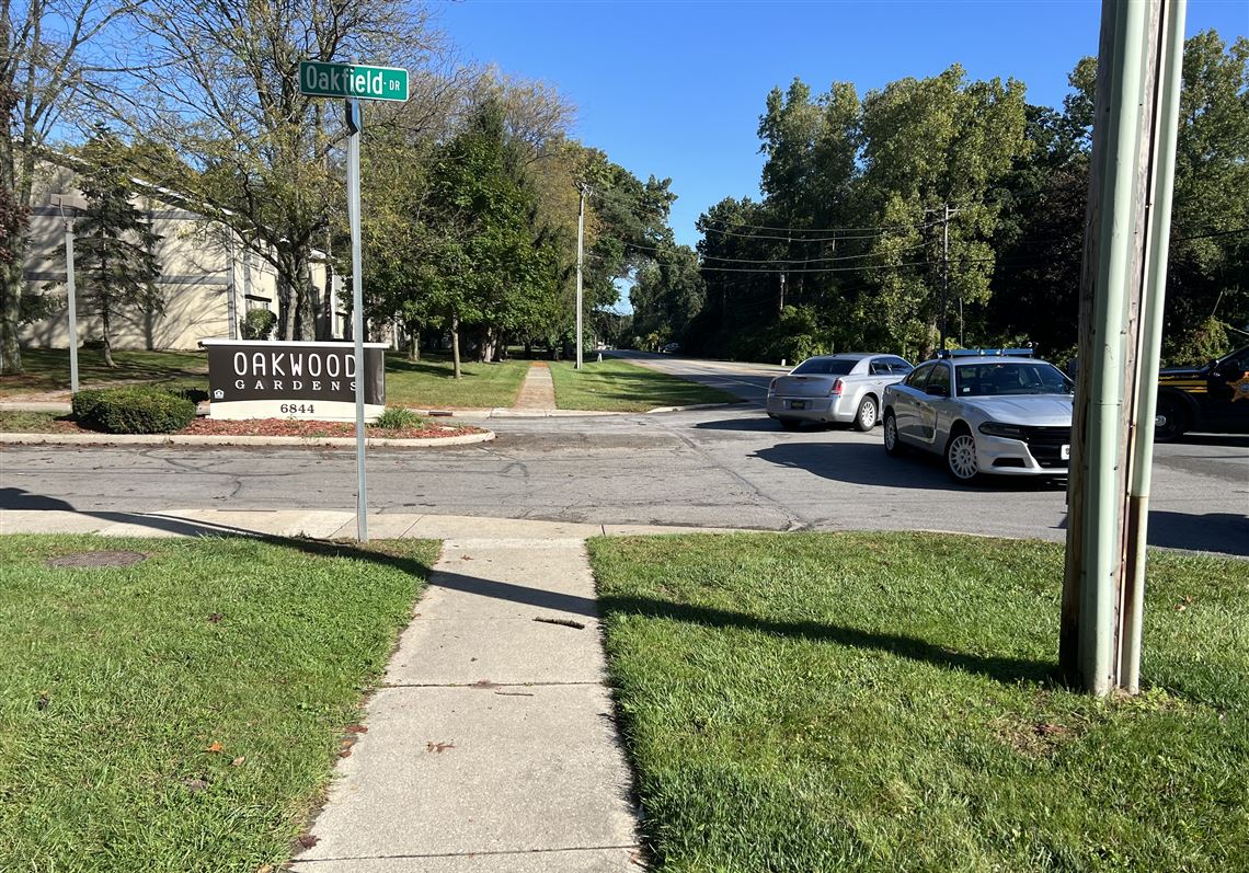 3-vehicle crash blocks traffic on Stadium Drive in Kalamazoo 