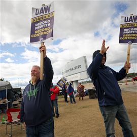 Punk band boosts morale on Jeep picket line