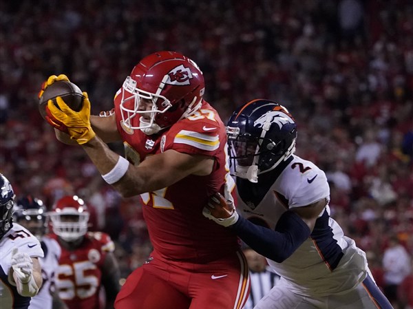 Mahomes throws TD pass, Kelce has big game with Swift watching again as  Chiefs beat Broncos 19-8