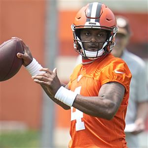 Watson leads the Browns to a pair of TDs in 33-32 preseason loss