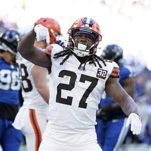 Watson leads the Browns to a pair of TDs in 33-32 preseason loss