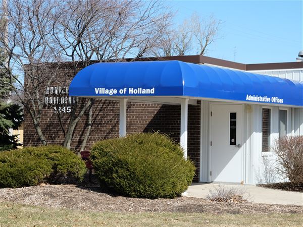 Village of Holland committee to review applications for administrator job