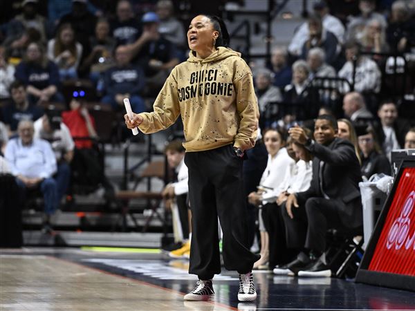 South Carolina women’s basketball remains unanimous No. 1 ahead of Bowling Green game