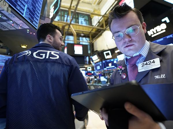 Wall Street drifts in mixed trading as oil recovers some of its losses