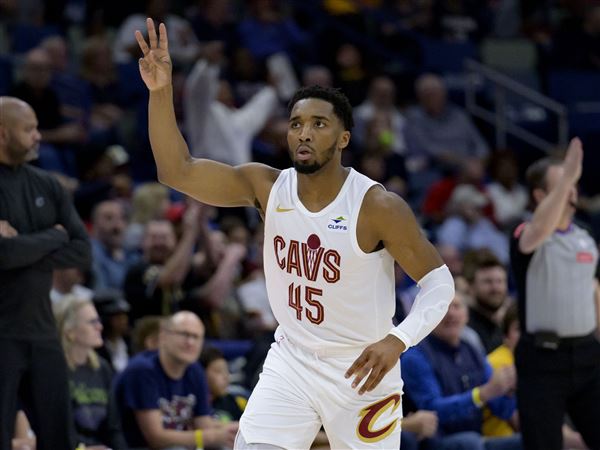 Cavaliers owner Gilbert believes All-Star guard Mitchell will sign long-term extension