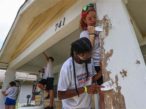 Maumee church's work camp engages students to repair local homes