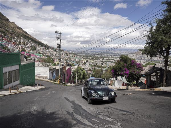 A Mexico City neighborhood keeps the iconic Volkswagen Beetle alive