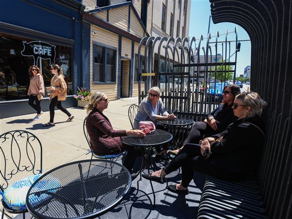 ConnecToledo funds parklets in front of two downtown businesses