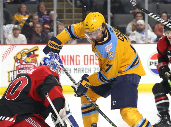Forward Sam Craggs re-signs with the Walleye