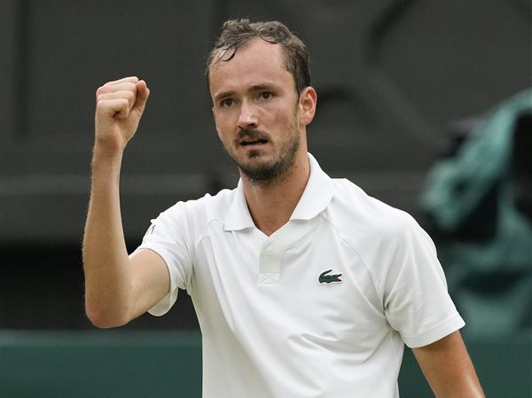 Medvedev beats Sinner at Wimbledon and next faces defending champ Alcaraz