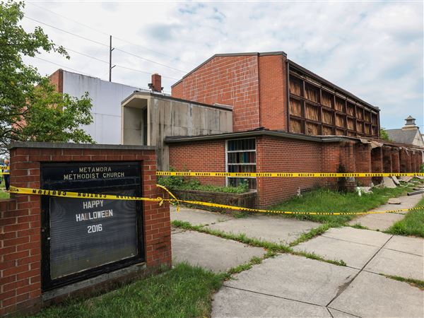 Partial collapse of former church building affects traffic in Metamora