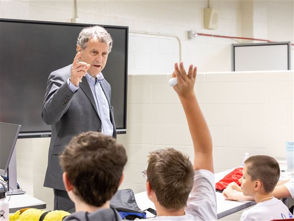 Future manufacturers and marshmallows: Sherrod Brown visits engineering camp for kids