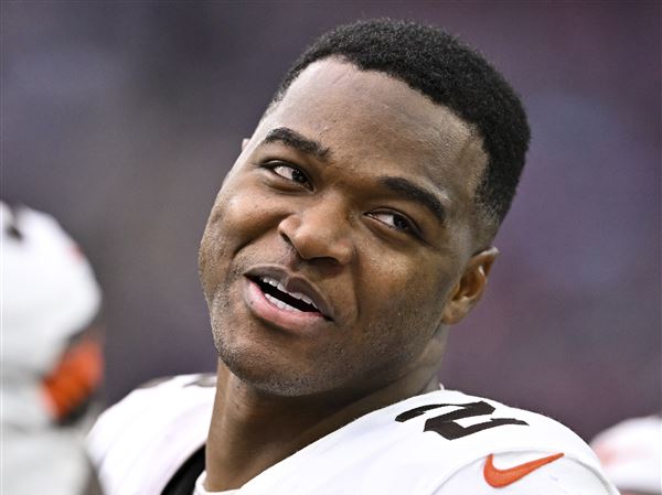 Browns' Amari Cooper restructures final year of contract, reports to camp, AP source says