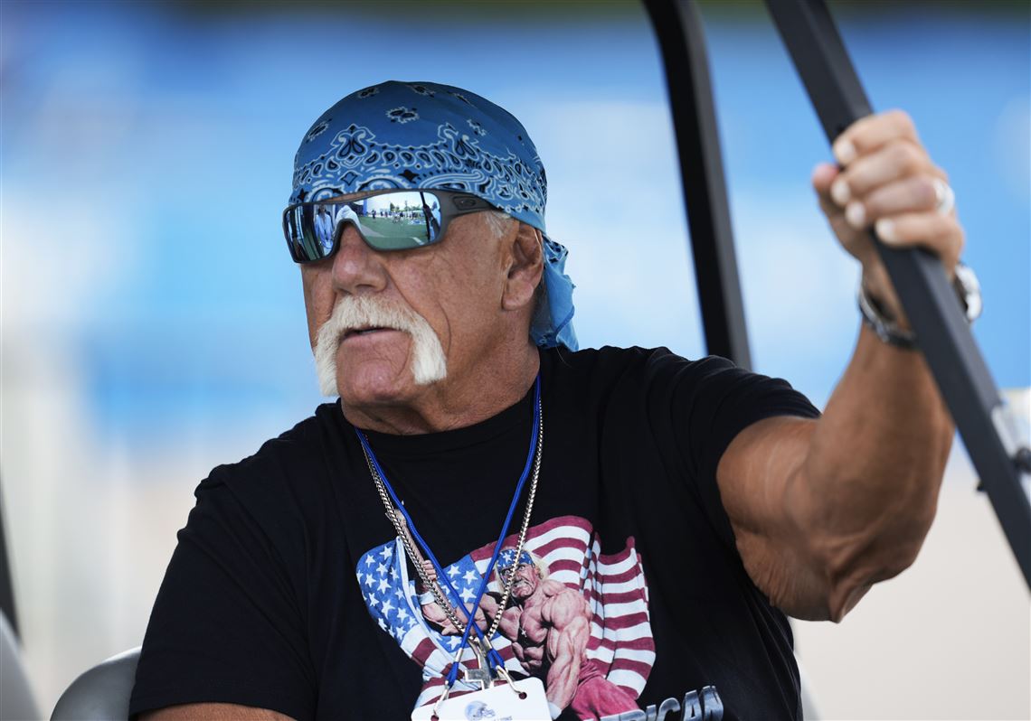 Hulk Hogan visits Lions camp, says coach Campbell missed his calling as a  wrestler | The Blade