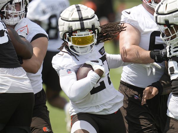 Browns RB Foreman suffers head injury during practice, air lifted to hospital
