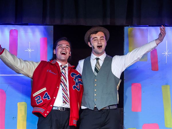 Perrysburg Musical Theatre ties down con man tale